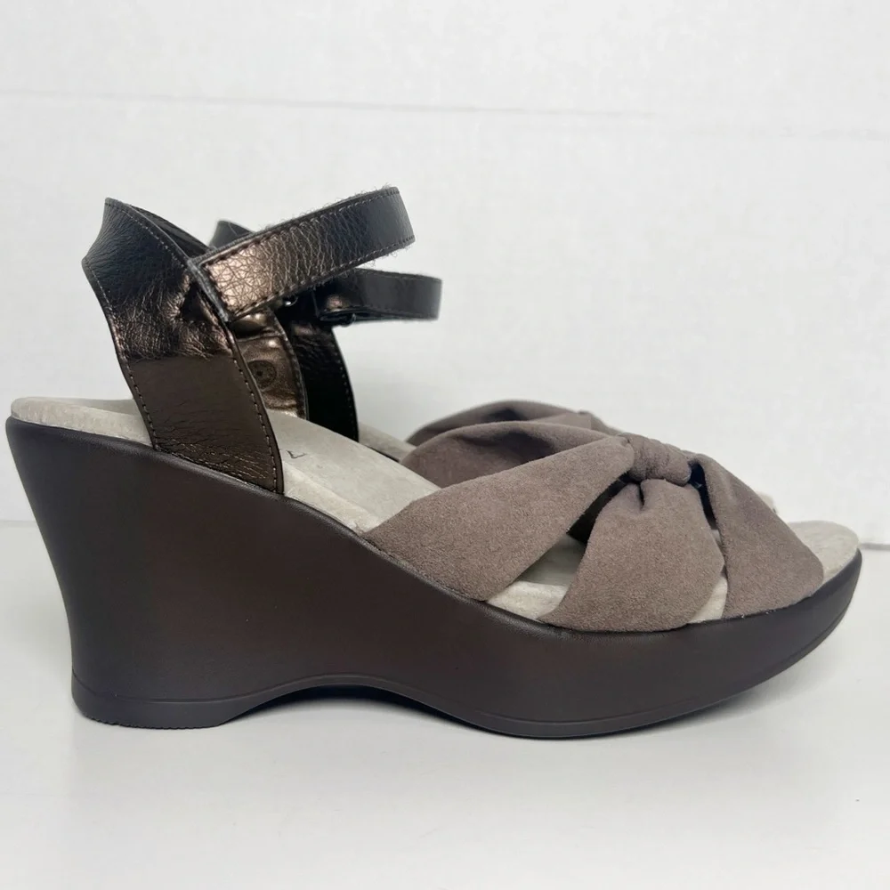 •AKAISHI• Miwa Open Toe Ankle‎ Strap Wedge Sandal in Cocoa Brown Size 6
